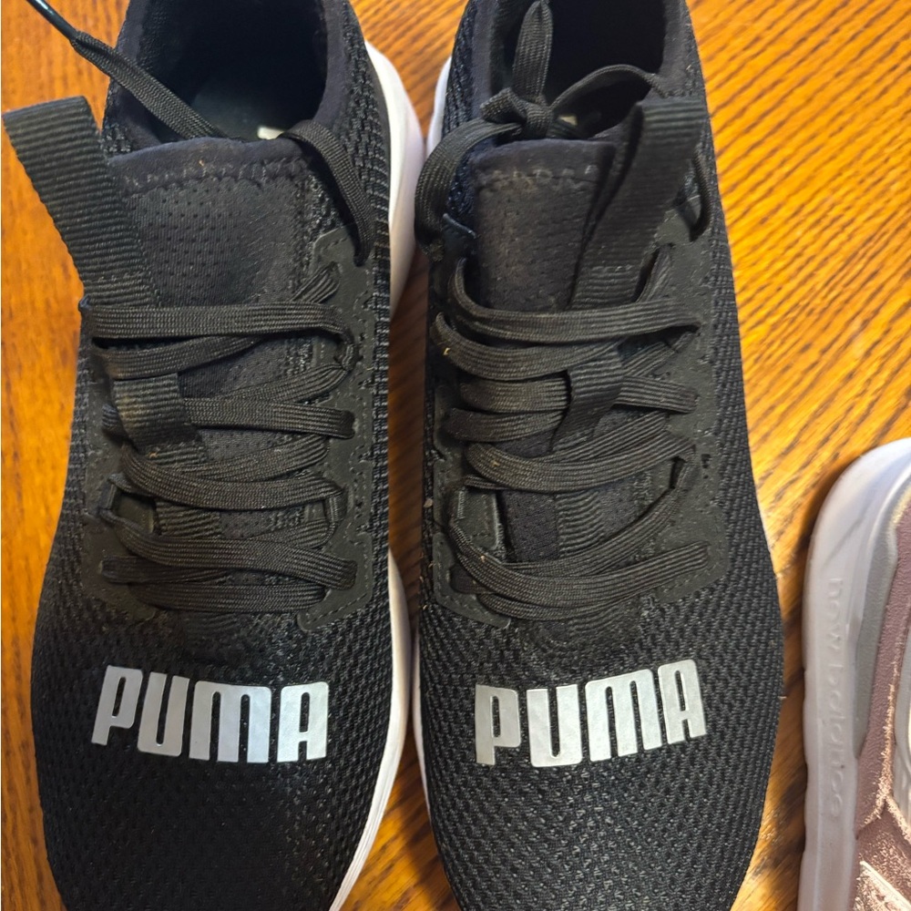 Puma Men's Black and White Sneakers